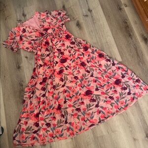 Chic Floral Midi Dress in Pink